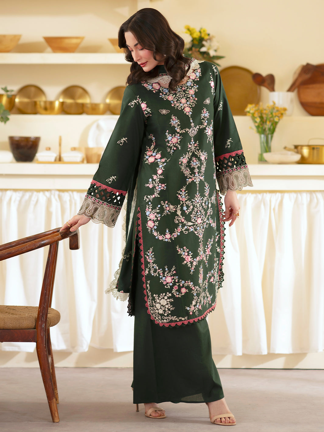 Mahnur | Ember Lawn 26 | EM-011, image 3