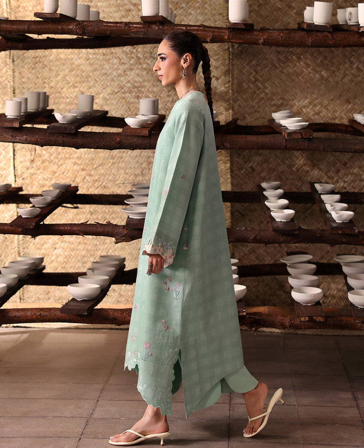 Republic Womenswear | Neoma Essential Basic Pret 26 |Isolde, image 2