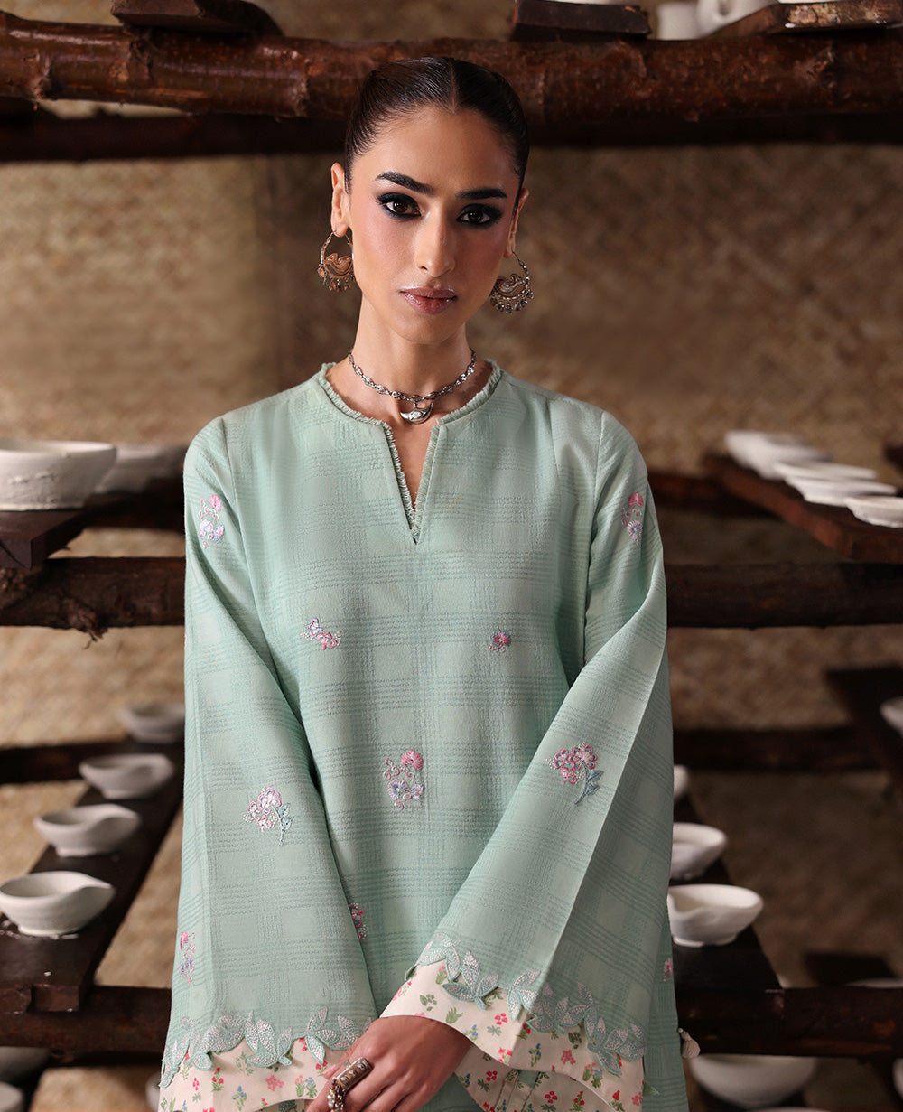 Republic Womenswear | Neoma Essential Basic Pret 26 |Isolde, image 4
