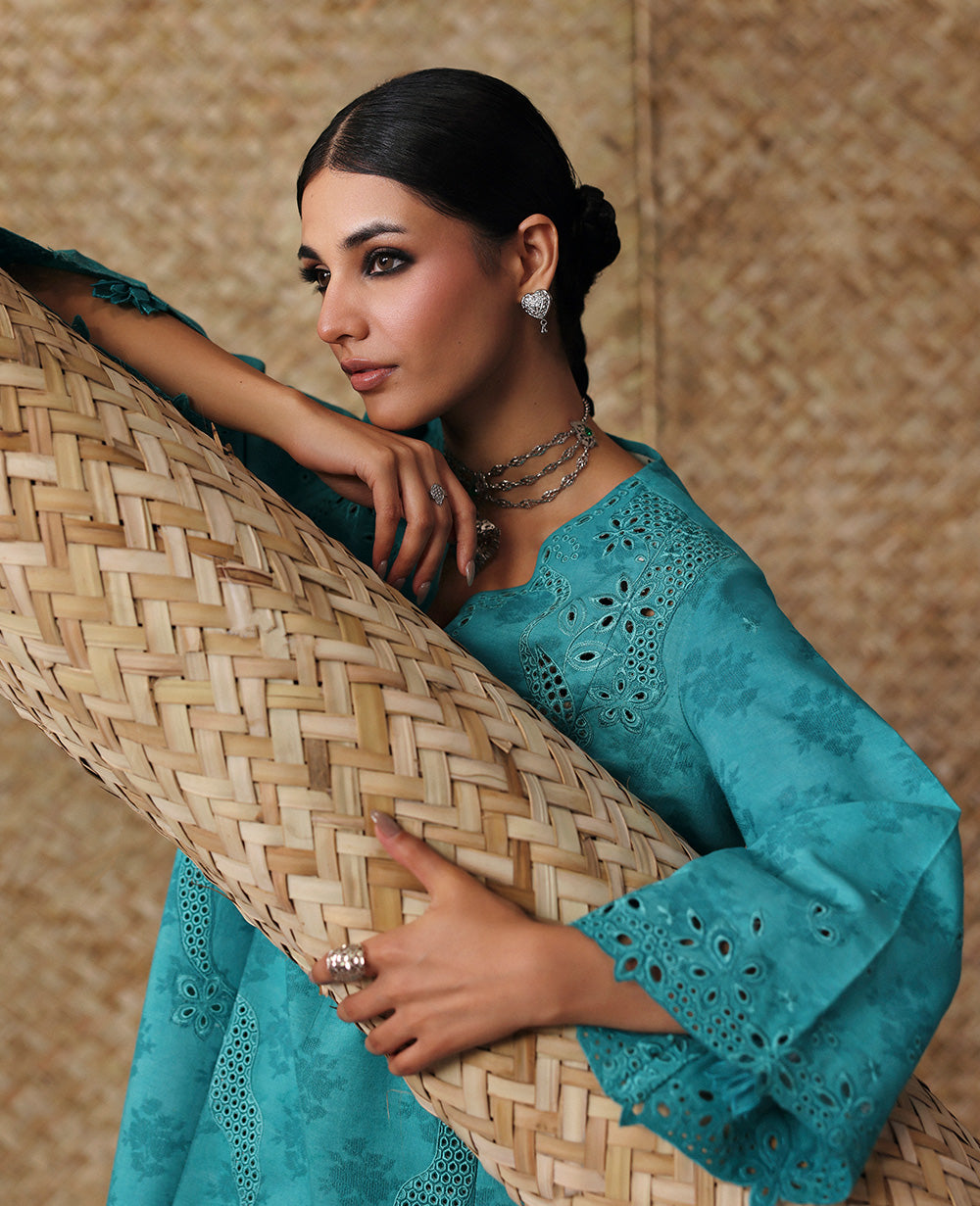 Republic Womenswear | Neoma Essential Basic Pret 26 |Alira, image 3