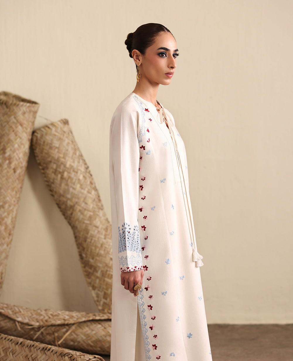 Republic Womenswear | Neoma Essential Basic Pret 26 | Evanthe, image 2