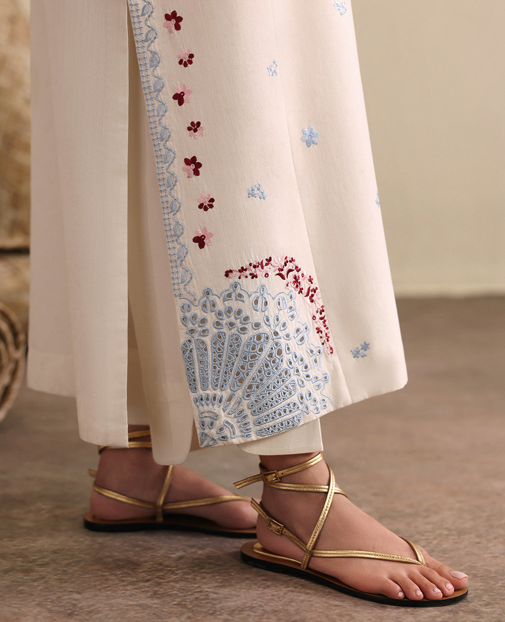 Republic Womenswear | Neoma Essential Basic Pret 26 | Evanthe, image 4
