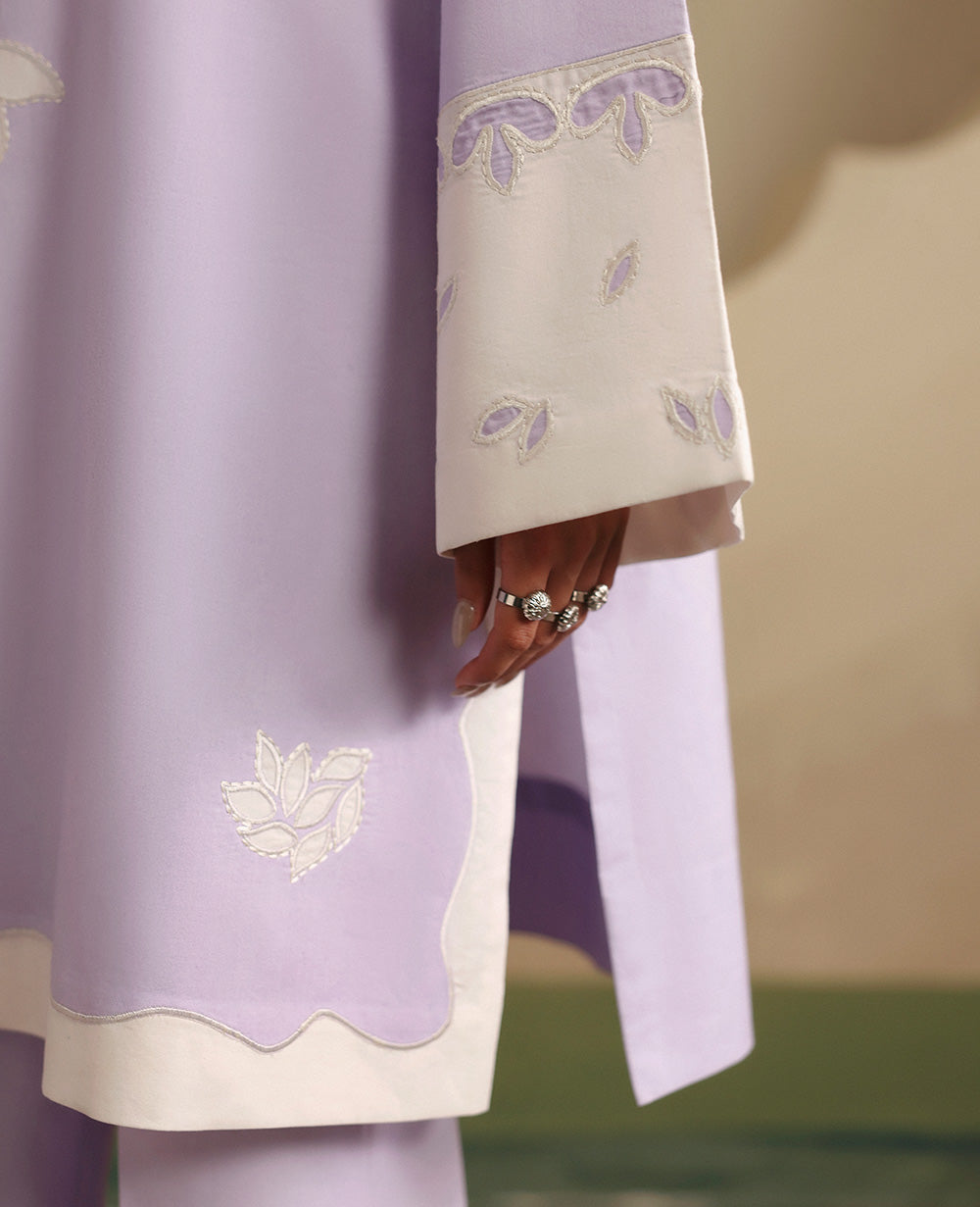Republic Womenswear | Neoma Essential Basic Pret 26 |Aurelia, image 3