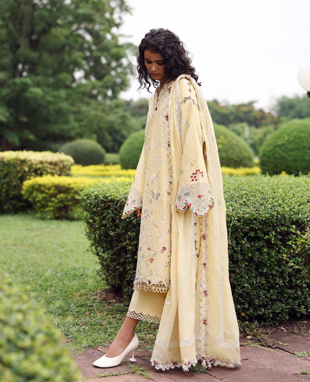 Republic Womenswear | Lilas Lawn 26 | Elaris, image 2