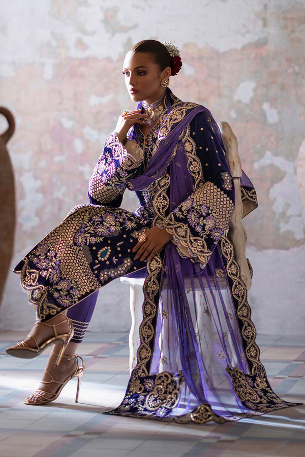 Emaan Adeel | Saanjh Velvet Collection 24 |  Aroosh -  Emaan Adeel Ladies Clothes - Original Designer Dress - House of Maryam