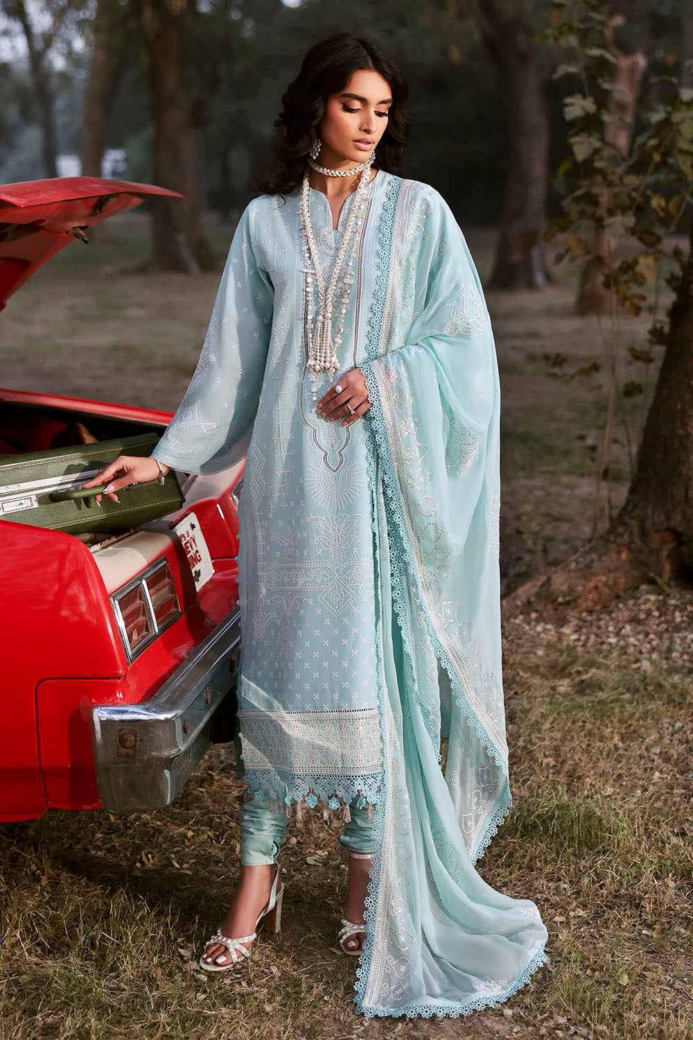 Gul Ahmed | Luxury Lawn 26 | KD-62001, image 4