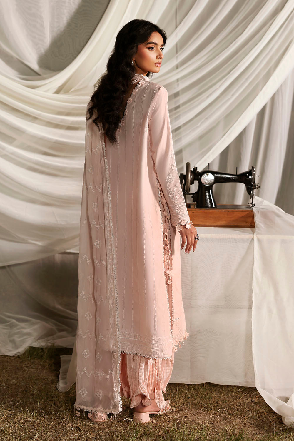 Gul Ahmed | Luxury Lawn 26 | KD-62002, image 2