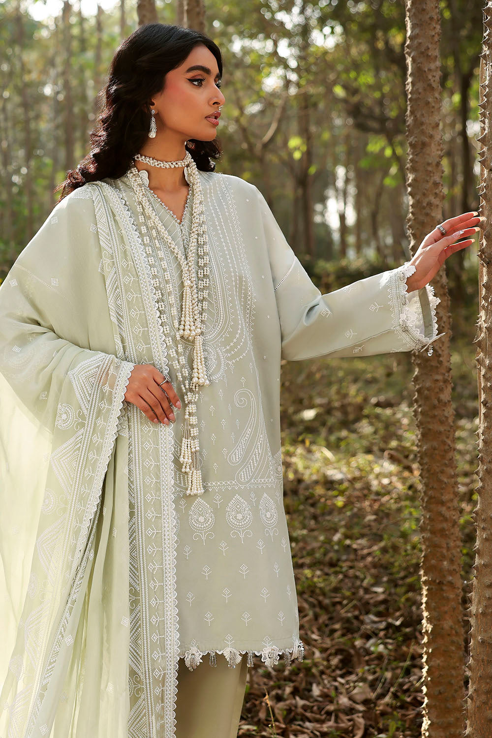 Gul Ahmed | Luxury Lawn 26 | KD-62004, image 4