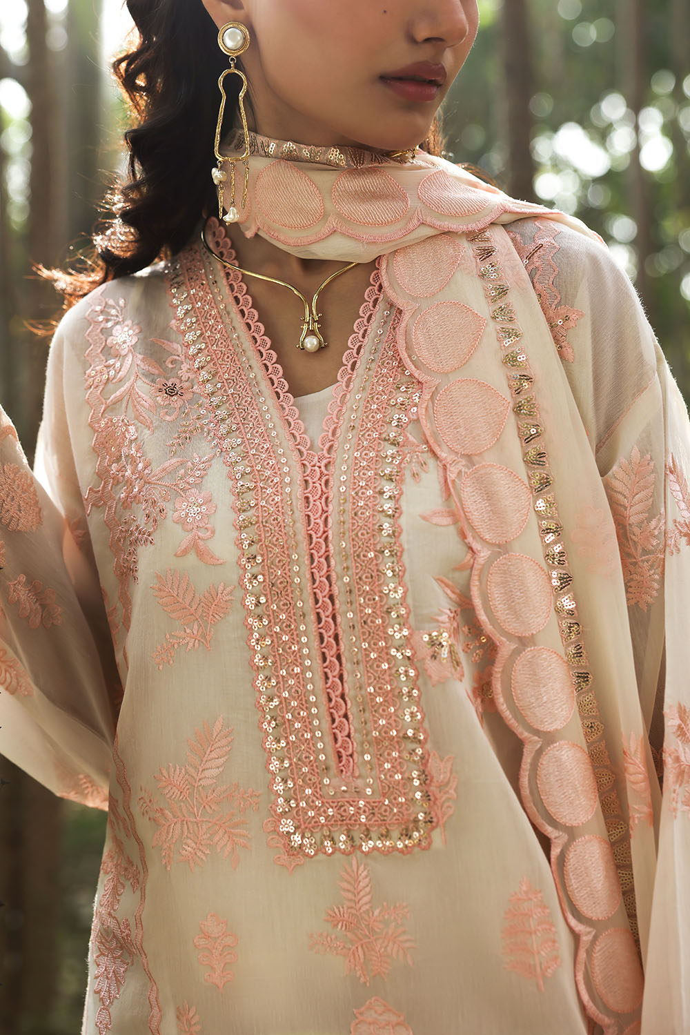 Gul Ahmed | Luxury Lawn 26 | LE-62002-3