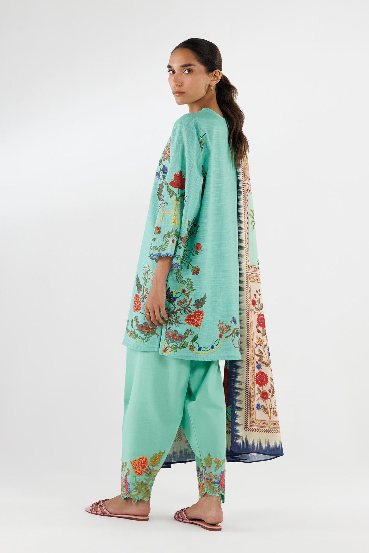 Sana Safinaz | Luxury Pret | Muzlin Khaddar Suit FW25MUZ004BP3, image 2