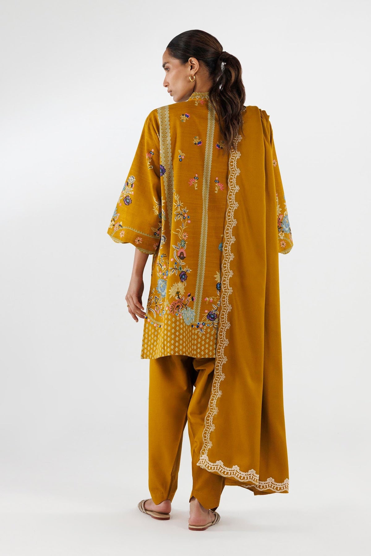 Sana Safinaz | Luxury Pret | Muzlin Khaddar Suit FW25MUZ007BP3-2