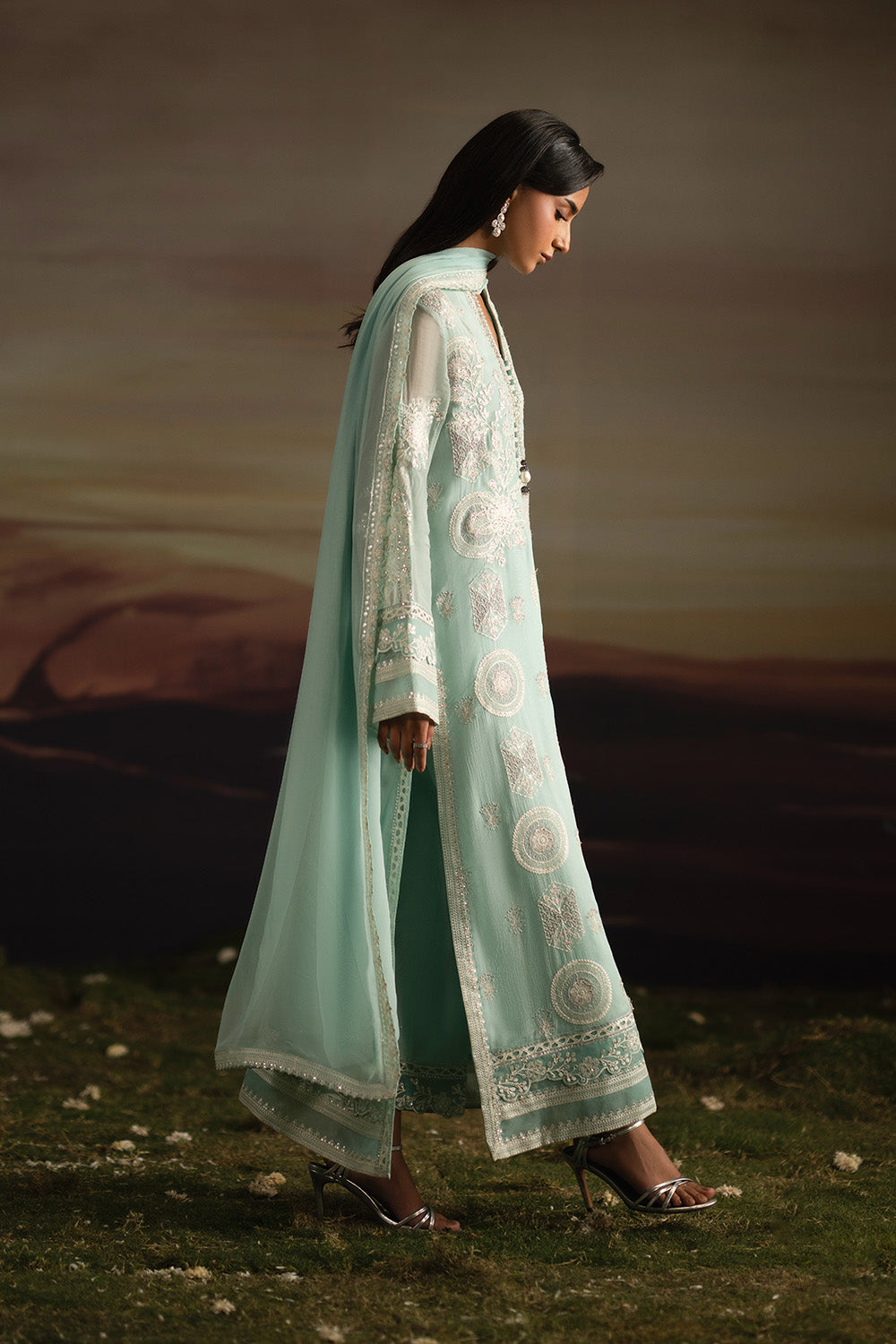 Fressia Premium | Luxury 26 | ILAVALAGI - FWU5709 by Freesia Premium, image 2