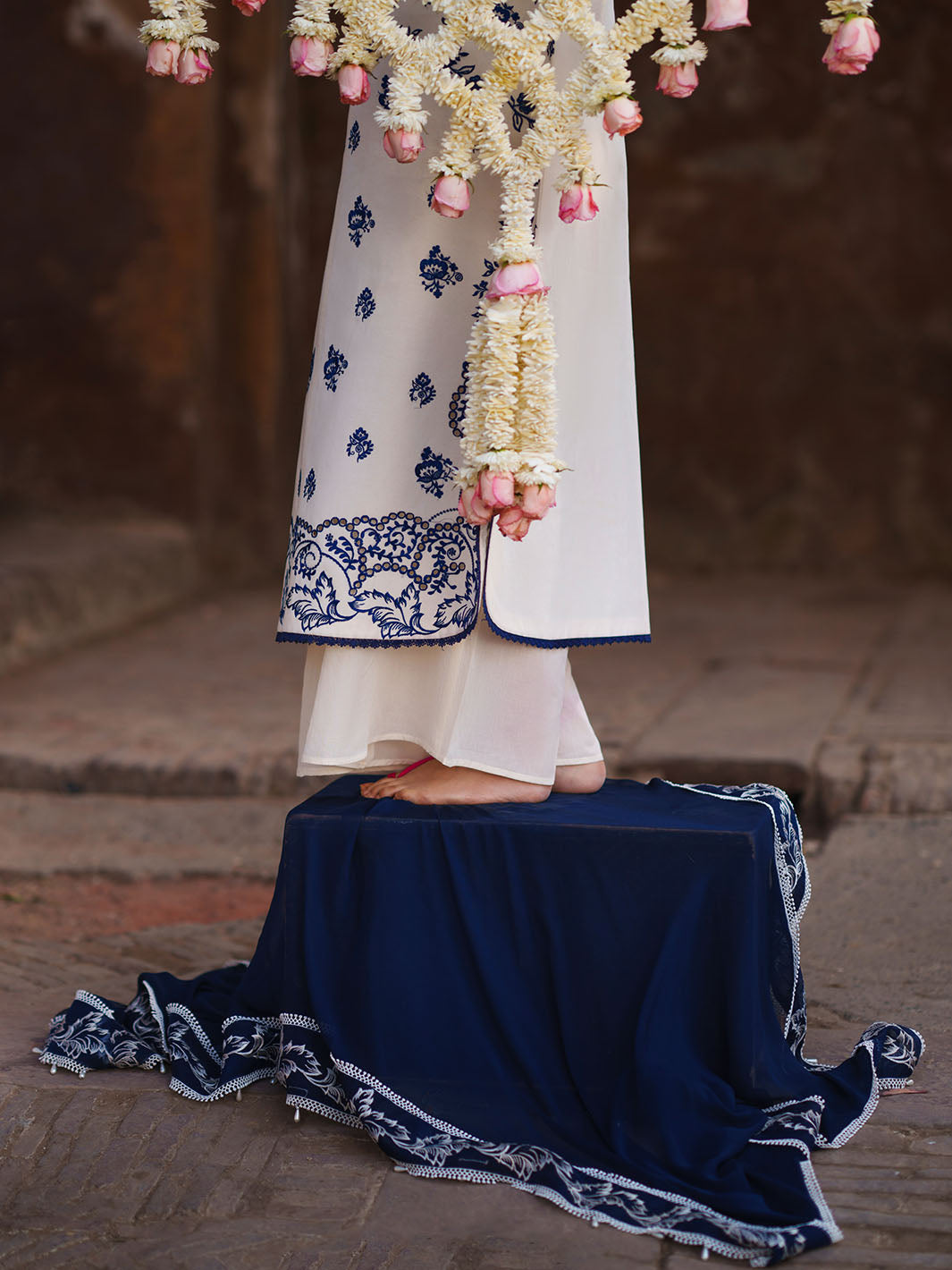 Mahnur | Gul Luxury Lawn 26 | G-008, image 8