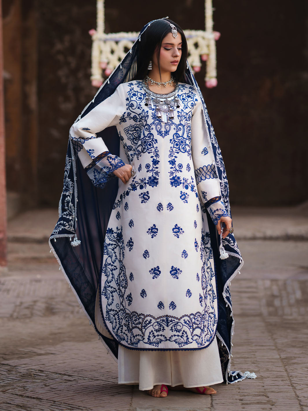 Mahnur | Gul Luxury Lawn 26 | G-008, image 3
