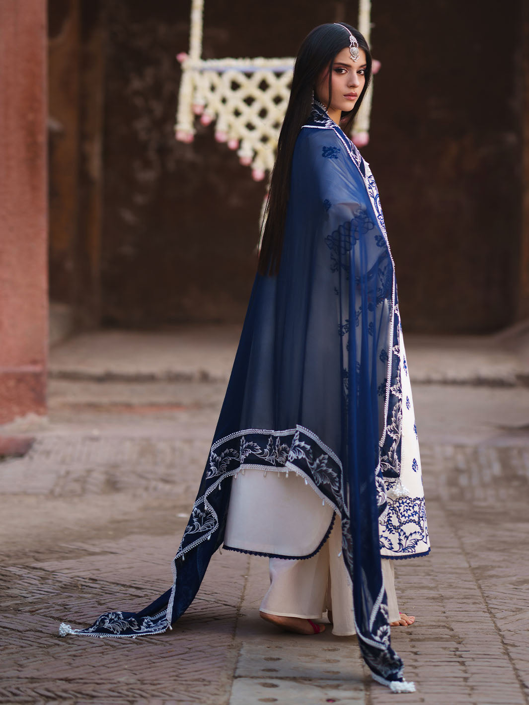 Mahnur | Gul Luxury Lawn 26 | G-008, image 2