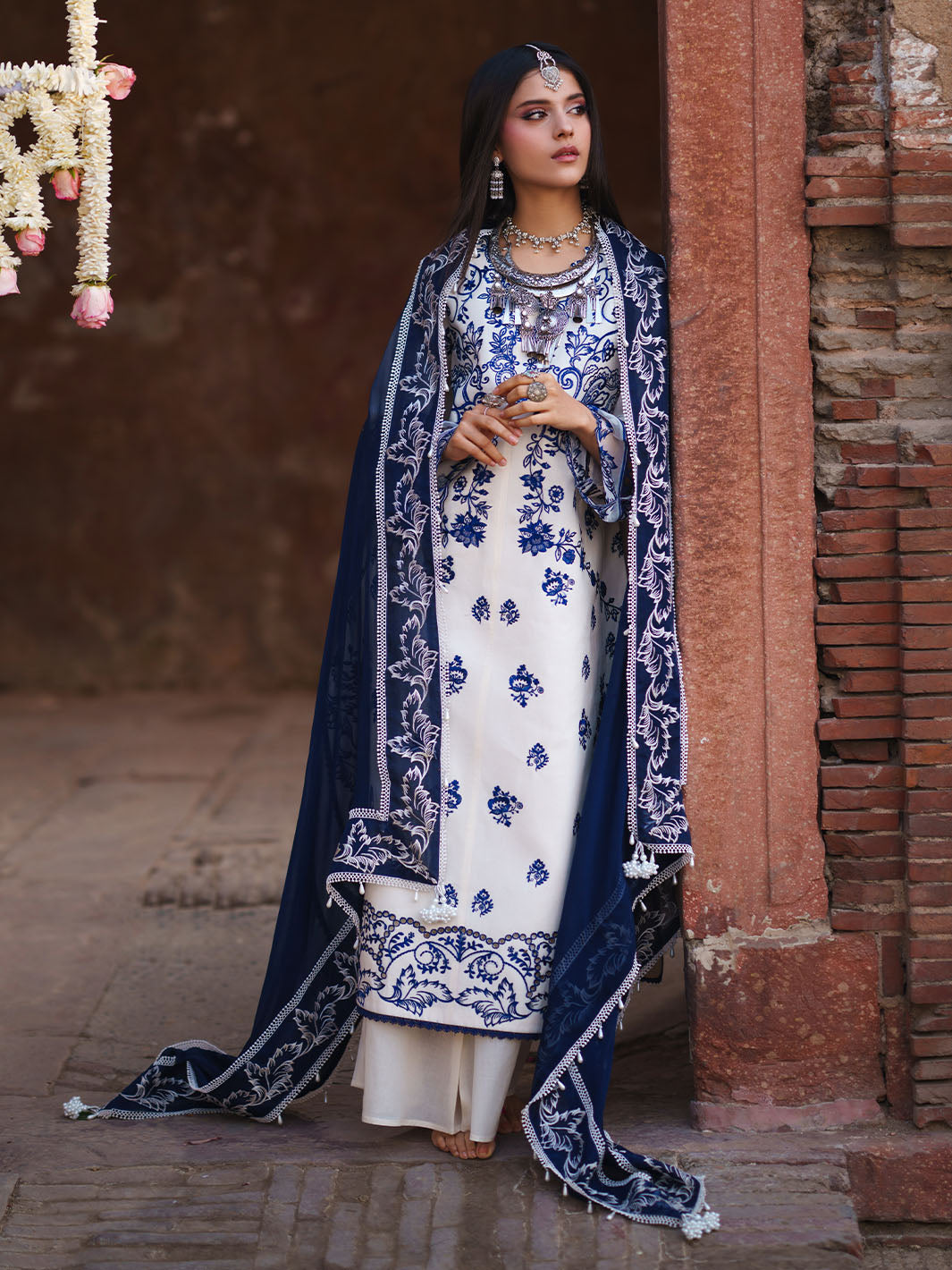 Mahnur | Gul Luxury Lawn 26 | G-008, image 5