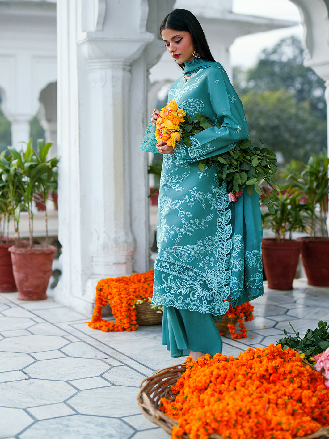 Mahnur | Gul Luxury Lawn 26 | G-009, image 4