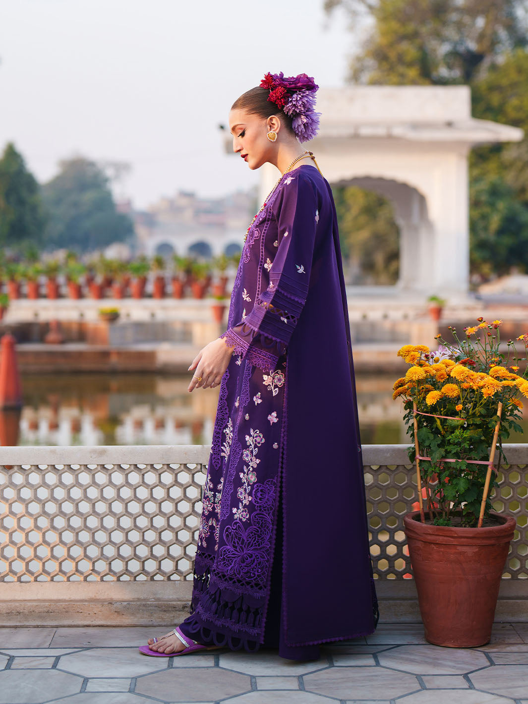 Mahnur | Gul Luxury Lawn 26 | G-012, image 3