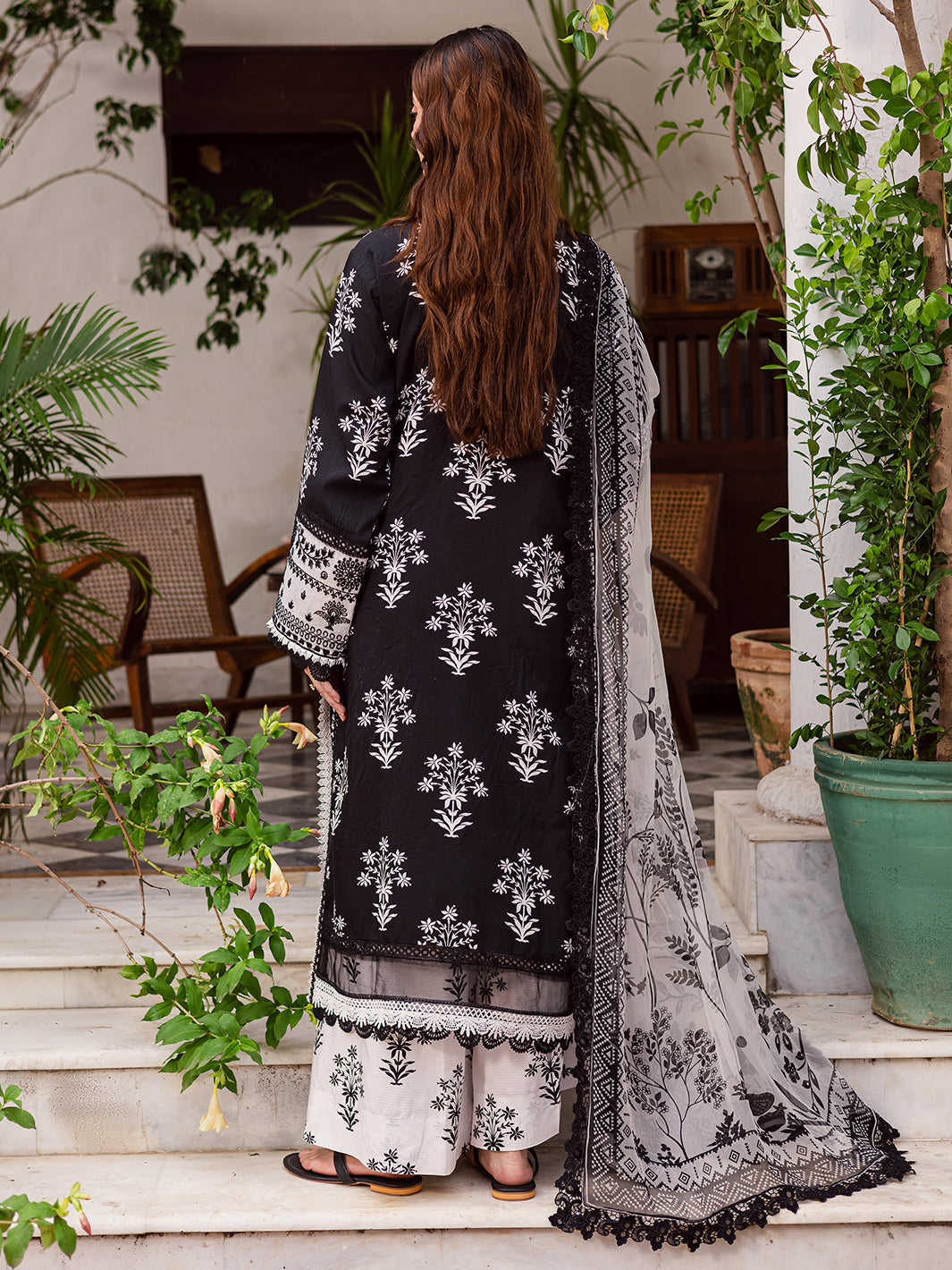 Mahnur | Gulzar Winter 25 | G - 04, image 2