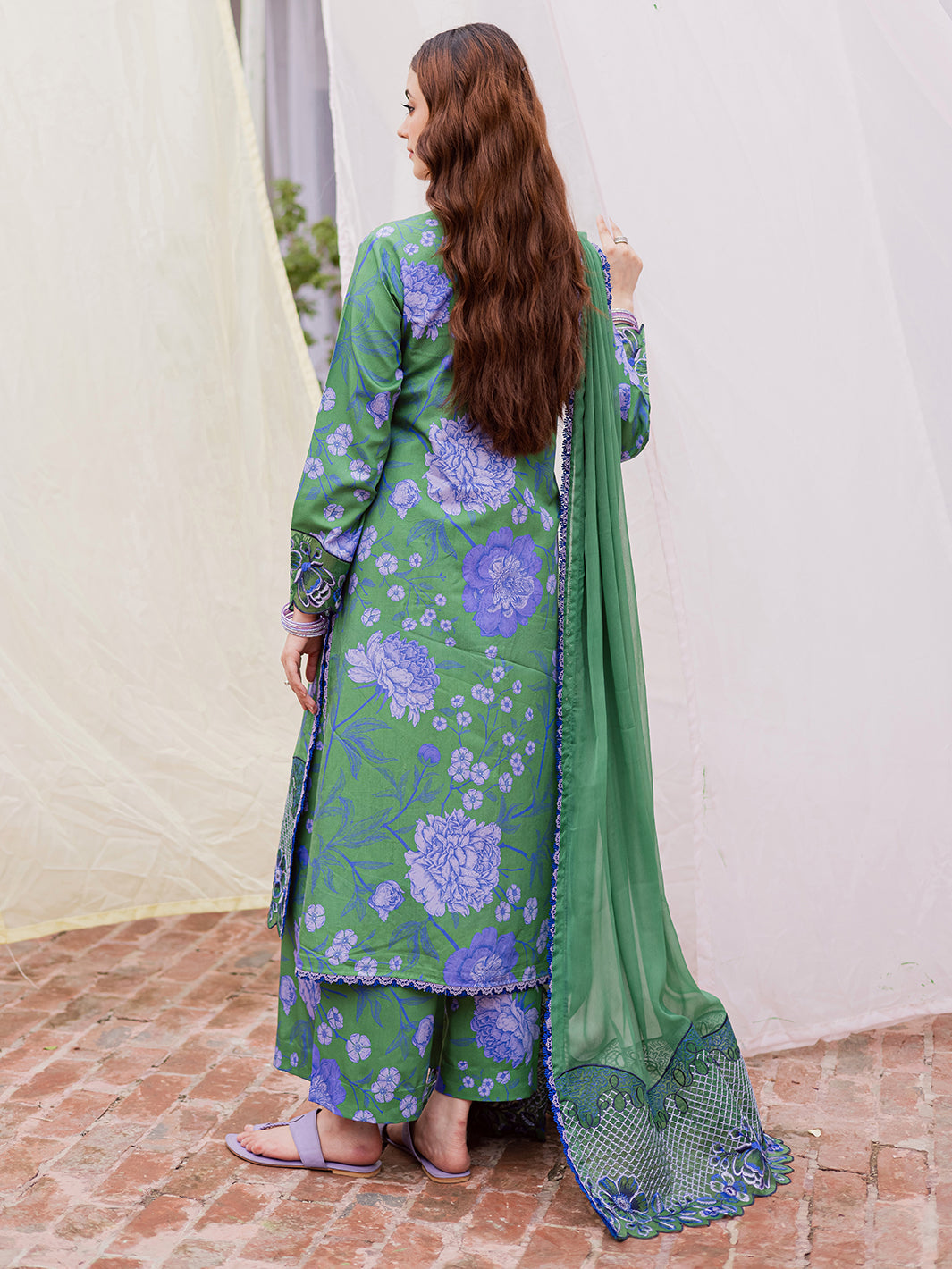 Mahnur | Gulzar Winter 25 | G - 06, image 2