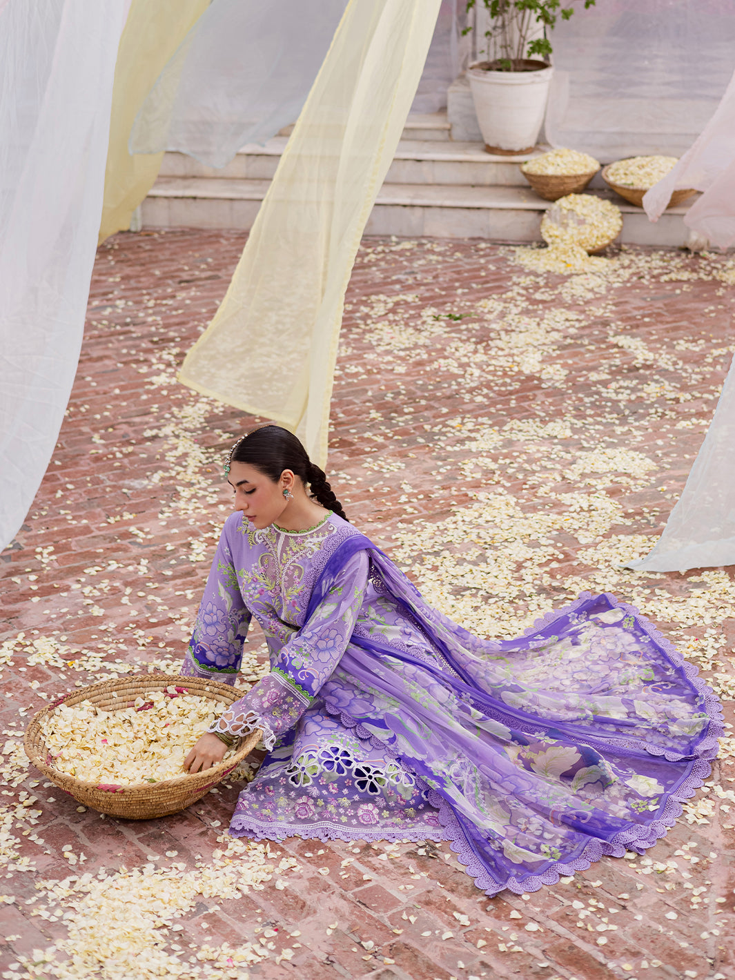 Mahnur | Gulzar Winter 25 | G - 07, image 3