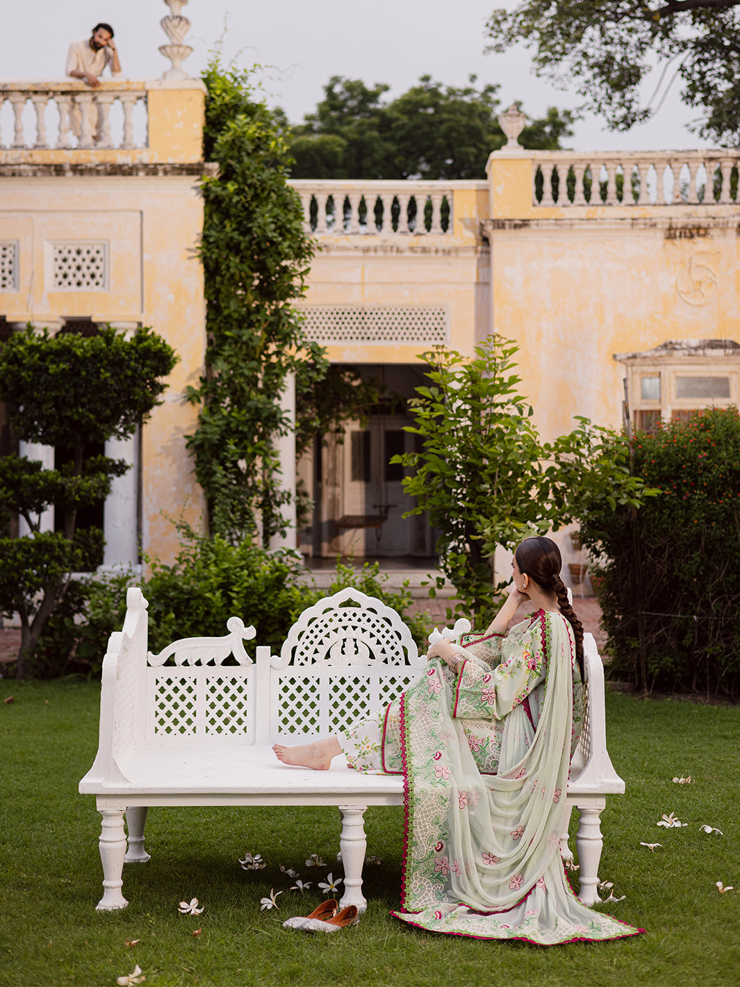 Mahnur | Gulzar Winter 25 | G - 09, image 3