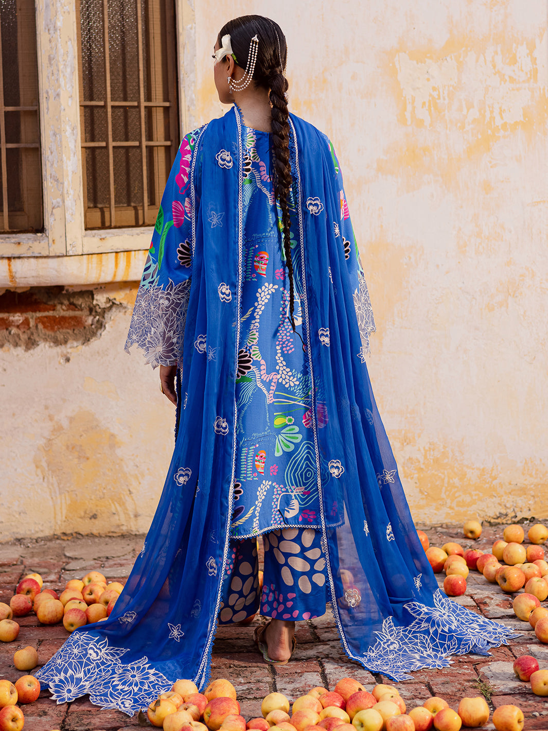 Mahnur | Gulzar Winter 25 | G - 10, image 2