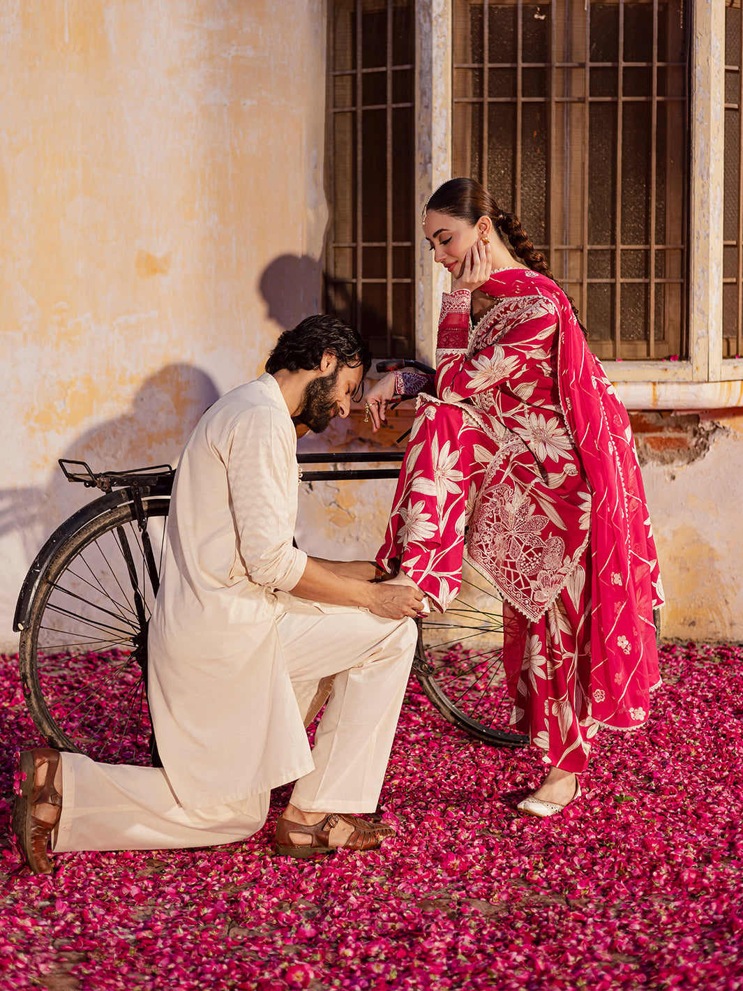 Mahnur | Gulzar Winter 25 | G - 11, image 3