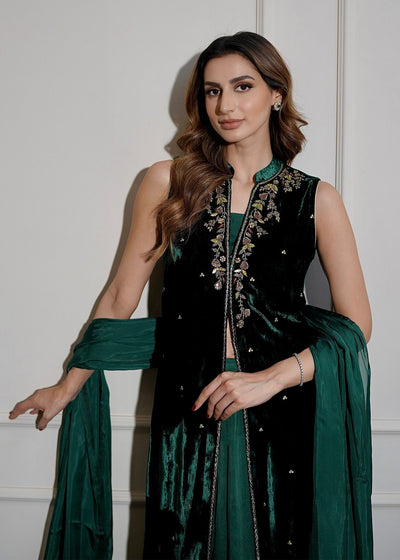 Mahum Asad | Voila Velvets | Emerald -  Mahum Asad Ladies Clothes - Original Designer Dress - House of Maryam