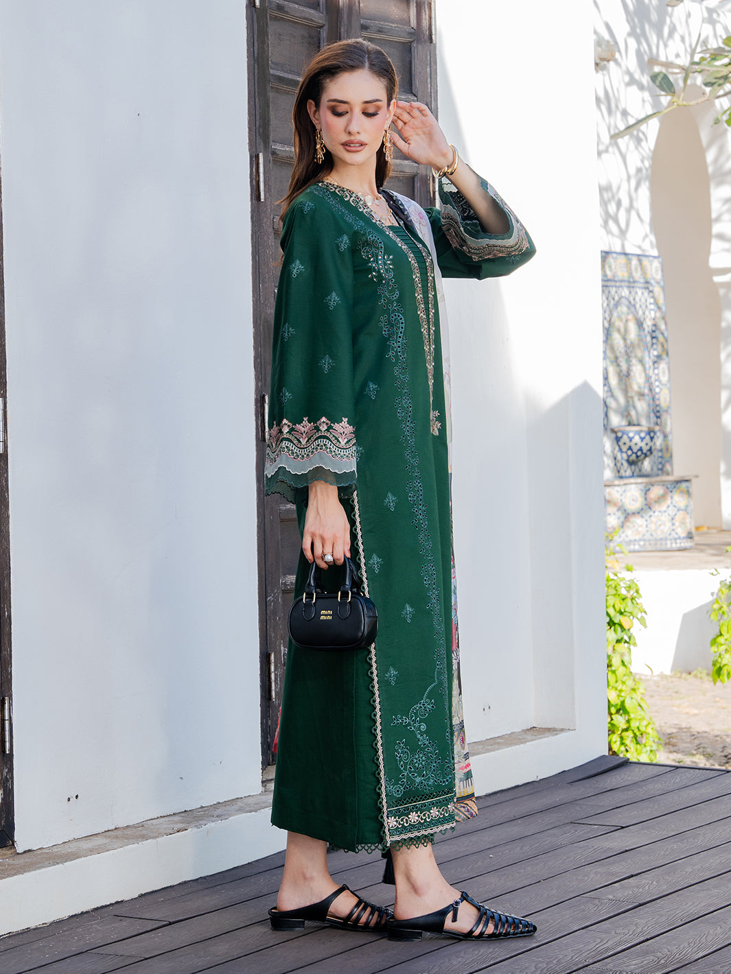 Izel | Dareen Luxury Lawn 26 | Gulrukh, image 5