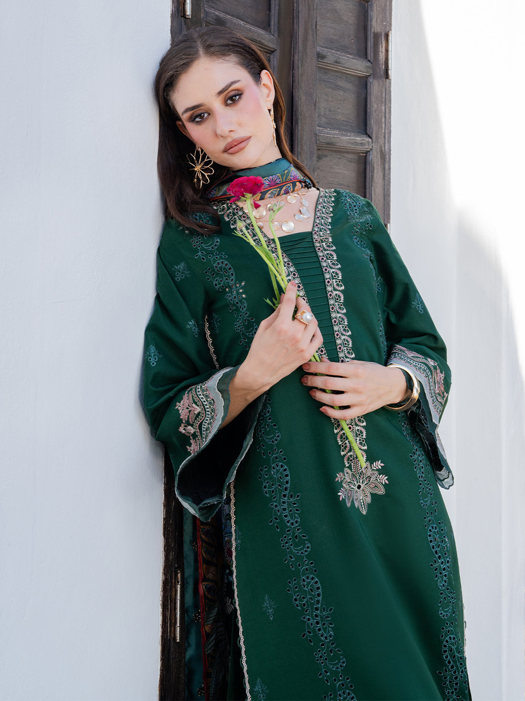 Izel | Dareen Luxury Lawn 26 | Gulrukh, image 4