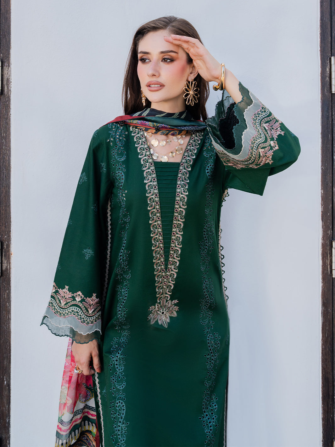 Izel | Dareen Luxury Lawn 26 | Gulrukh-3