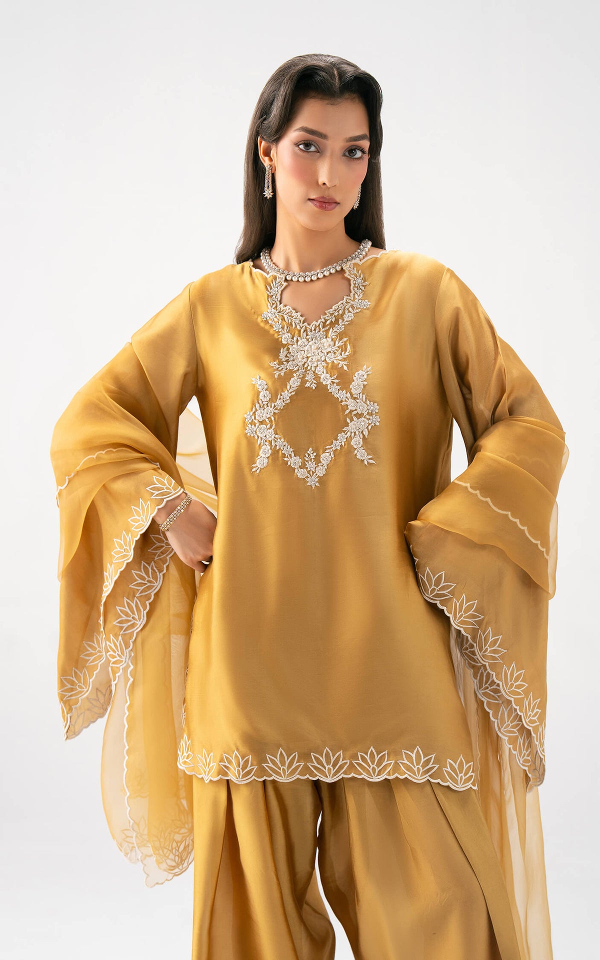Asifa and Nabeel | Celevara Luxe | Golden Reverie-3
