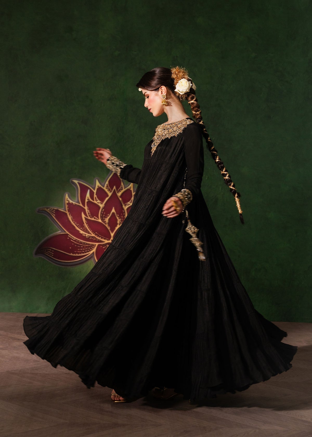 Kanwal Malik | Shehnai Luxury Pret 26 | Layla, image 4
