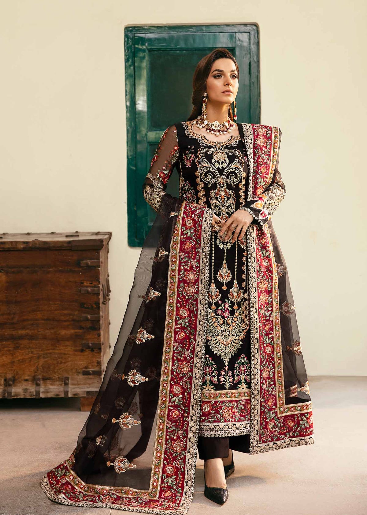 Akbar Aslam Amari organza formal suit