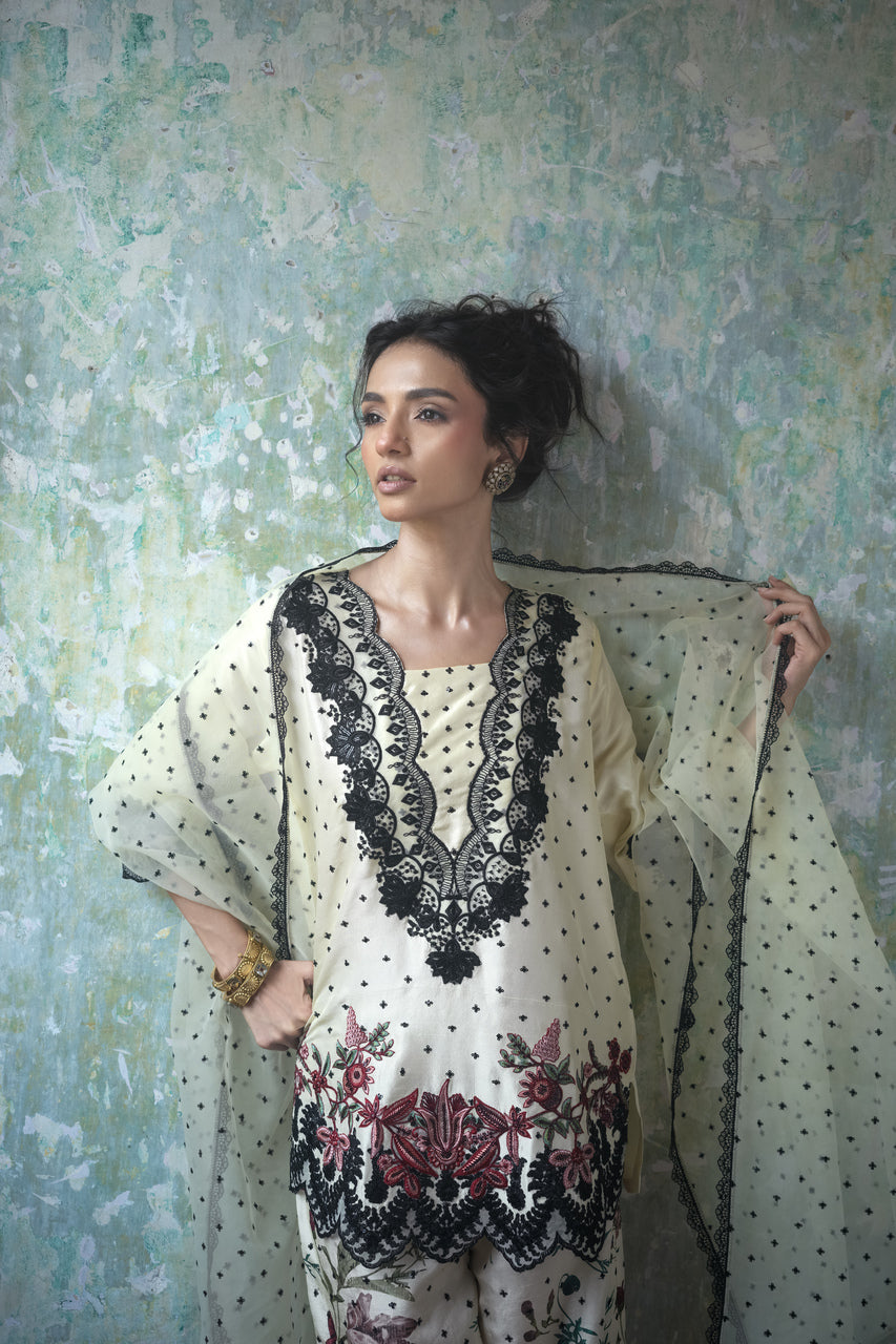Zainab Chottani | Summer Edition 26 | Ivory Charm, image 4