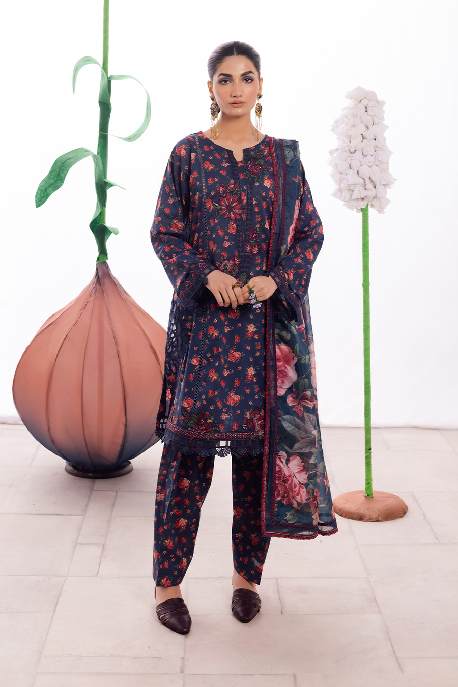 Iznik | Dahlia Embroidered Lawn | DL-07