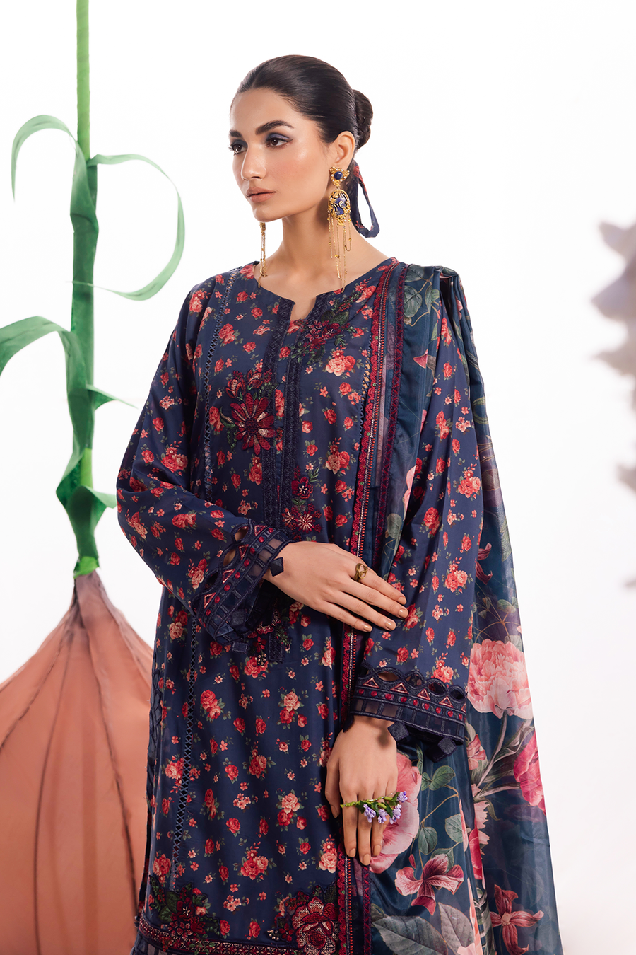 Iznik | Dahlia Embroidered Lawn | DL-07