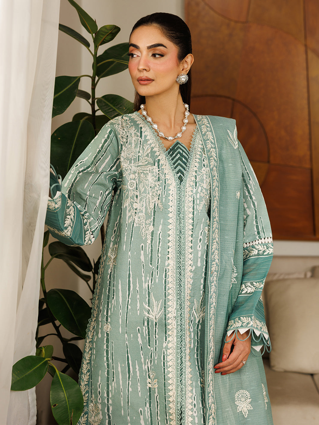 Mahnur | Leila Lawn 26 | L-02-4