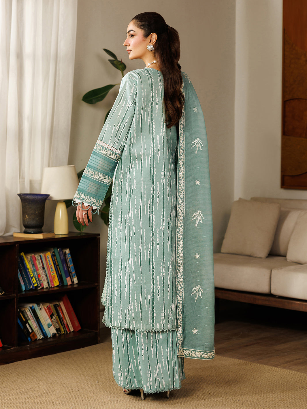 Mahnur | Leila Lawn 26 | L-02-2