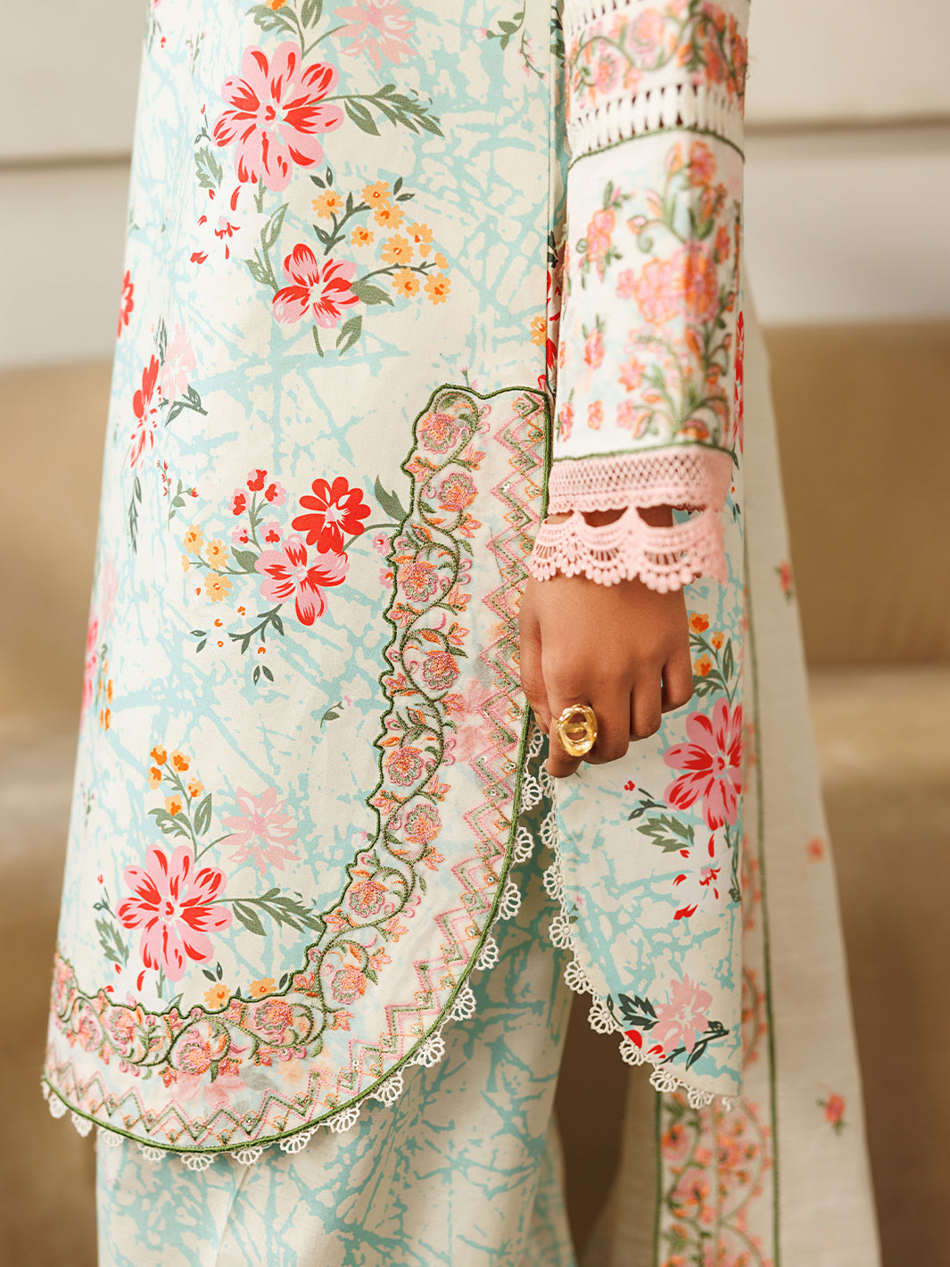 Mahnur | Leila Lawn 26 | L-05-4
