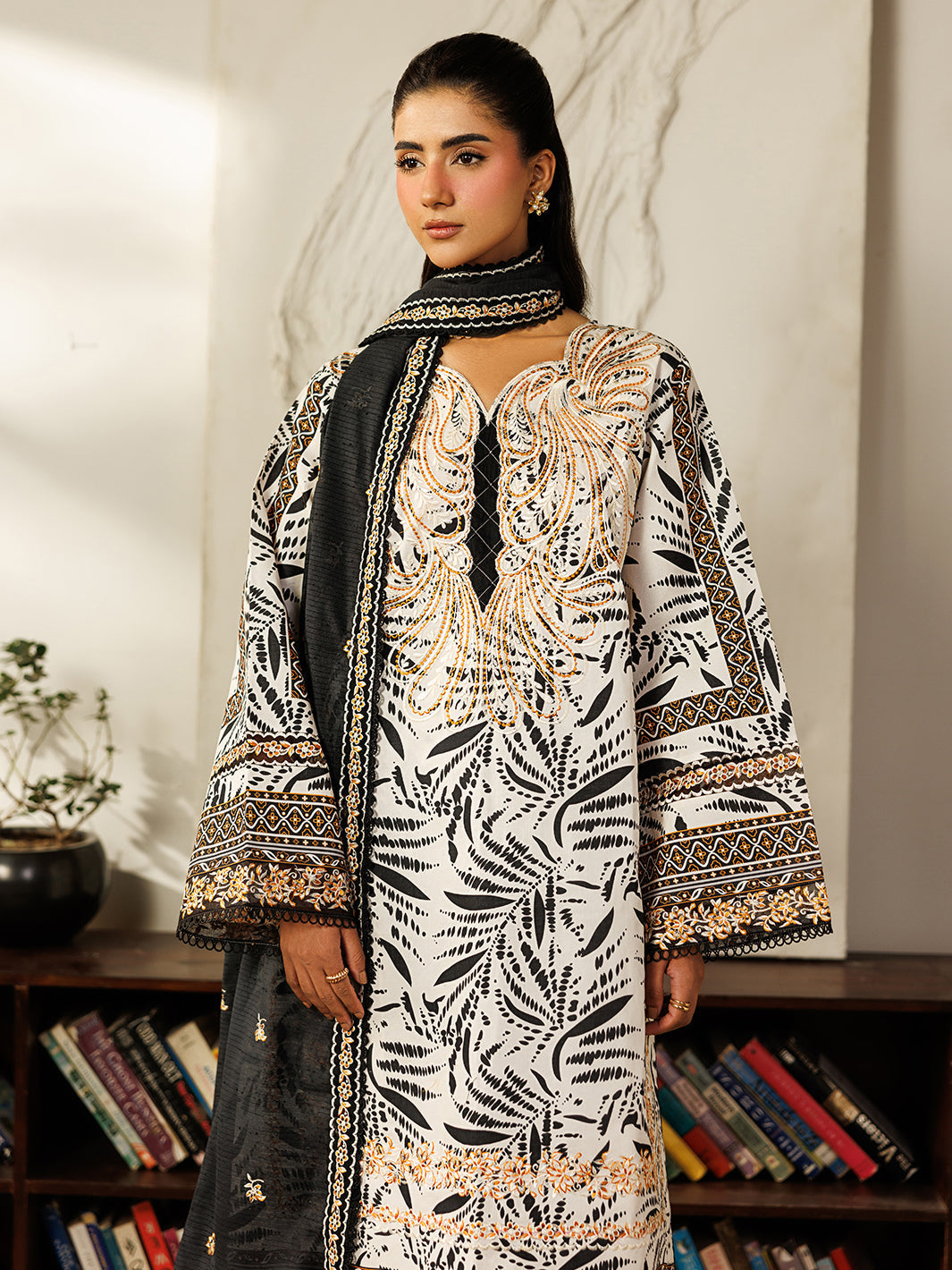 Mahnur | Leila Lawn 26 | L-08-3