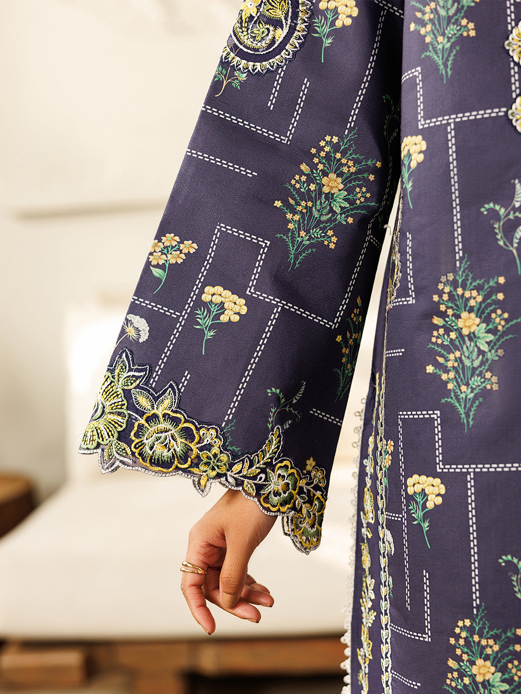 Mahnur | Leila Lawn 26 | L-09-4