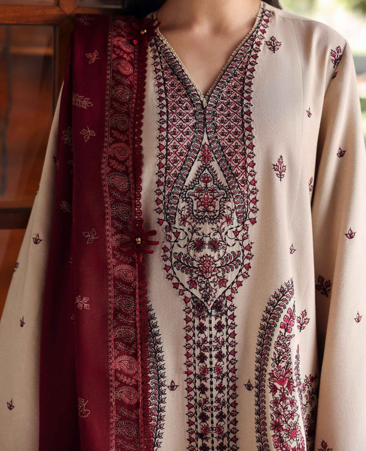 Republic Womenswear | Amaris Luxury Shawl 25 | Liora-4