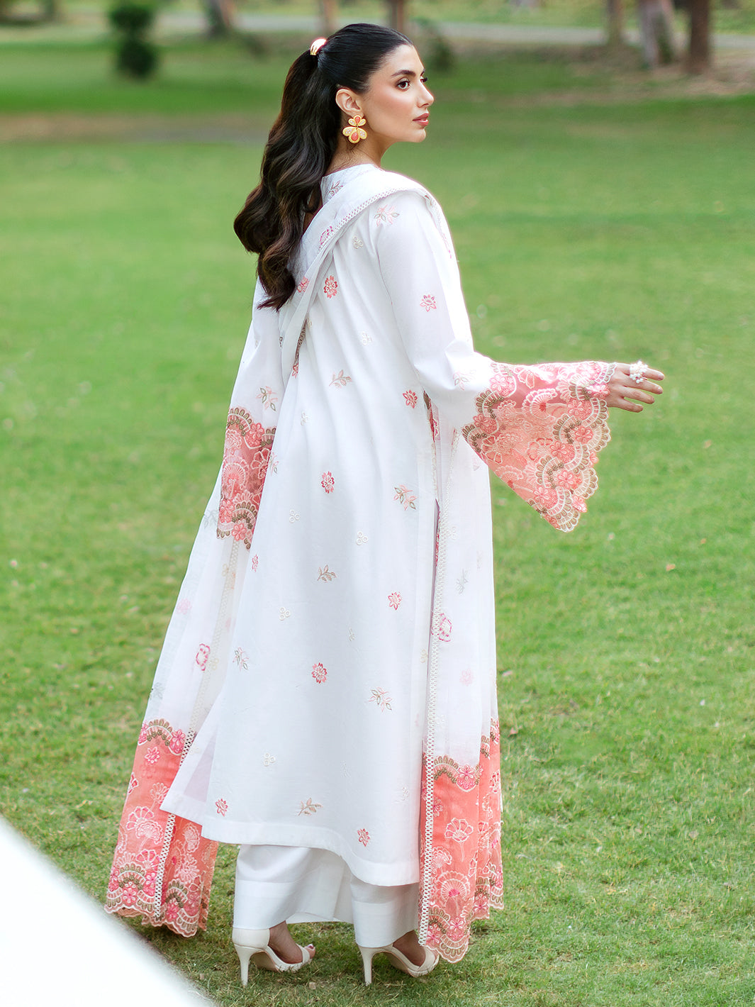 Mahnur | Sophie Luxury Lawn 25 | Lyra -  Mahnur Ladies Clothes - Original Designer Dress - House of Maryam