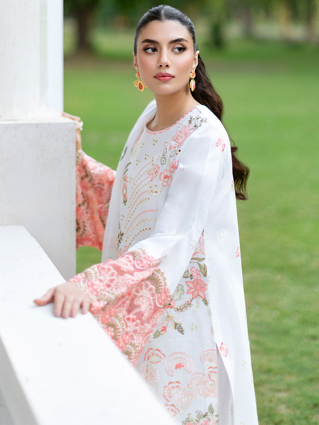 Mahnur | Sophie Luxury Lawn 25 | Lyra -  Mahnur Ladies Clothes - Original Designer Dress - House of Maryam