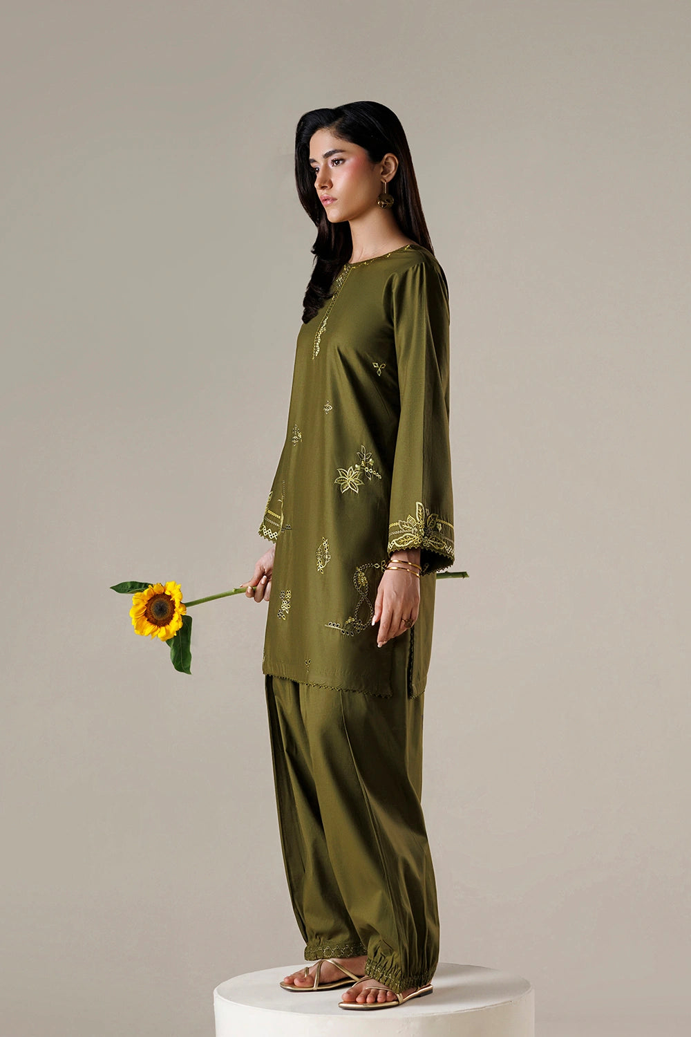 Azure | Chic Essentials |Matcha Mood, image 2