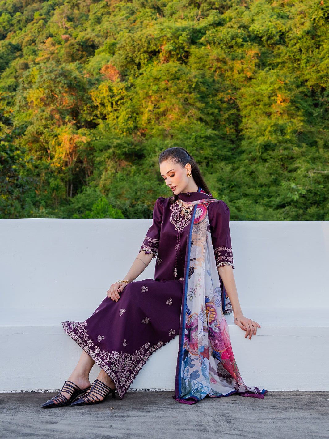 Izel | Dareen Luxury Lawn 26 | Meerab, image 5