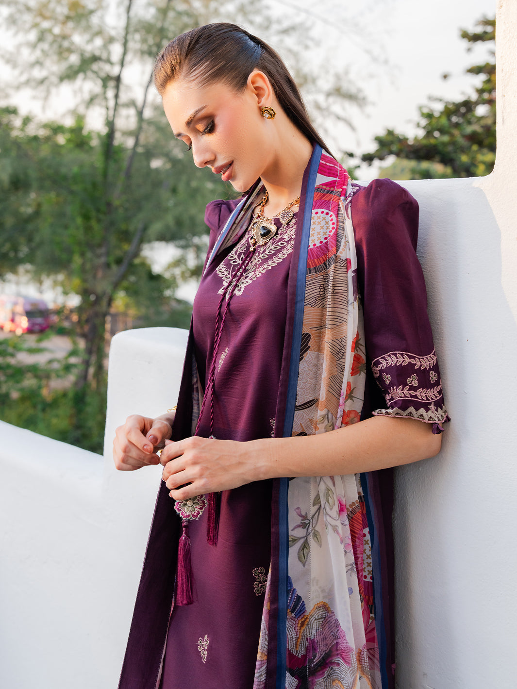 Izel | Dareen Luxury Lawn 26 | Meerab, image 3
