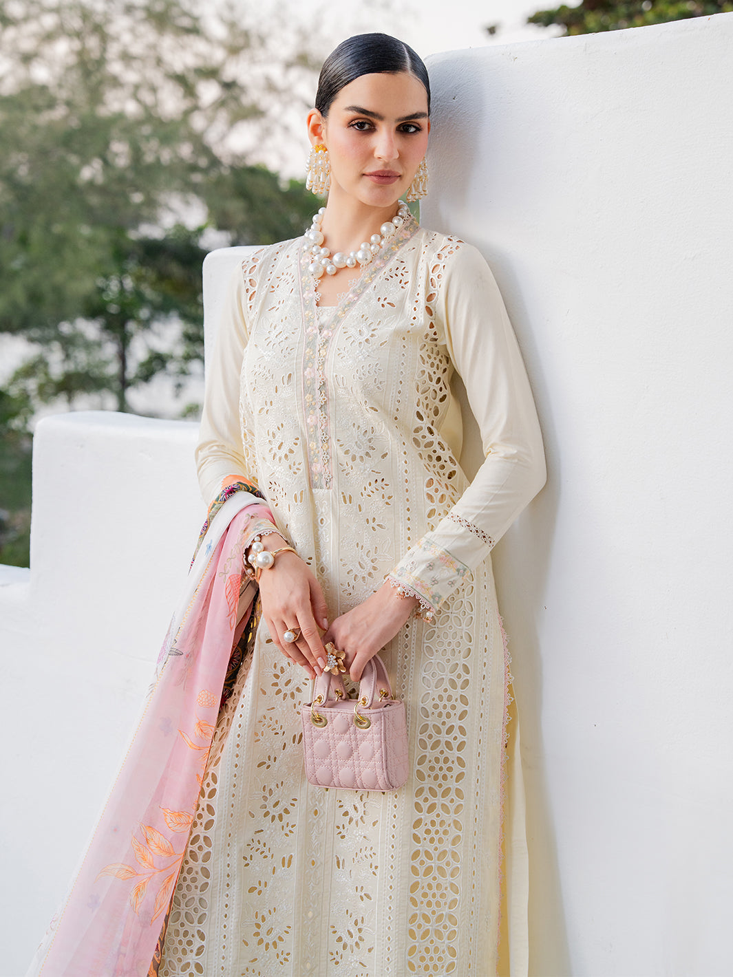 Izel | Dareen Luxury Lawn 26 | Mehmal, image 3